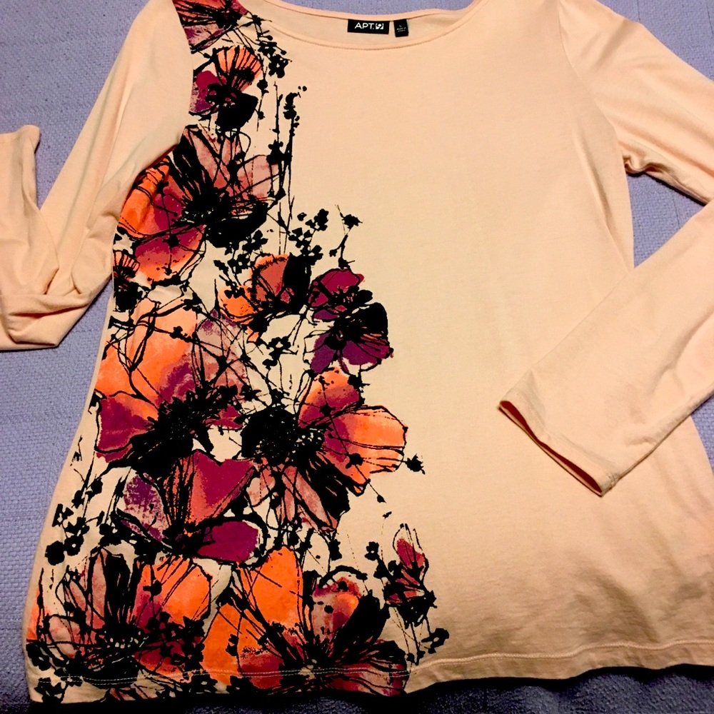 Long sleeved sequined top